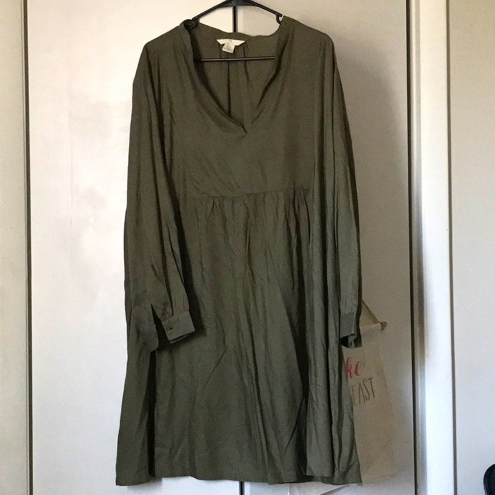 H&M midi, V neck long sleeve dress